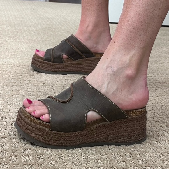 Aldo leather platforms, real leather - Picture 2 of 3